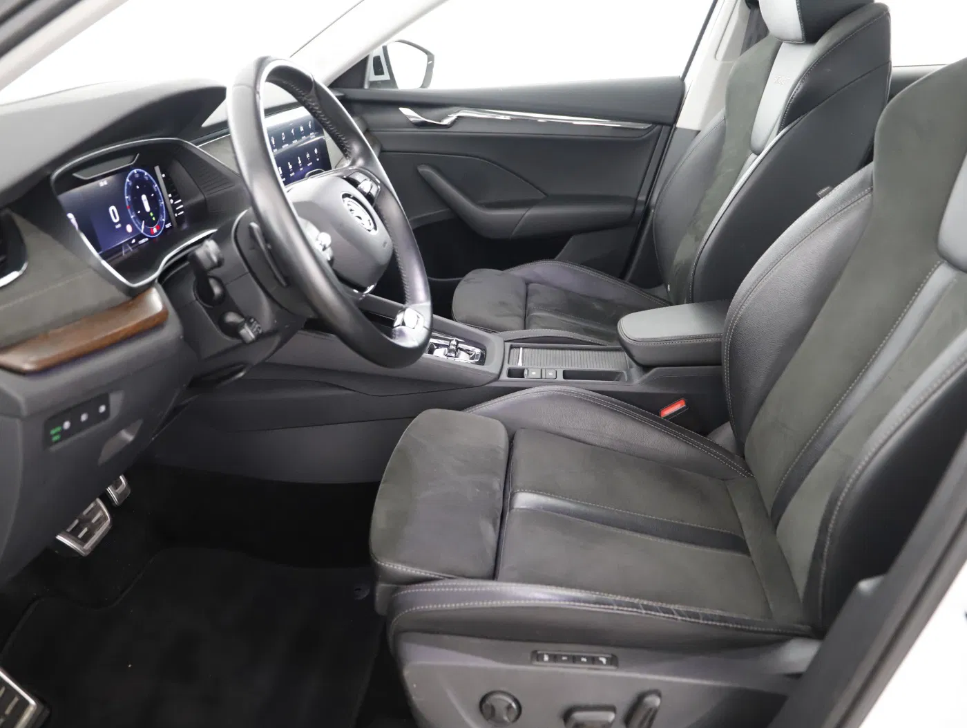 Skoda Octavia Combi 2.0 TDI Scout | Bild 20 von 27