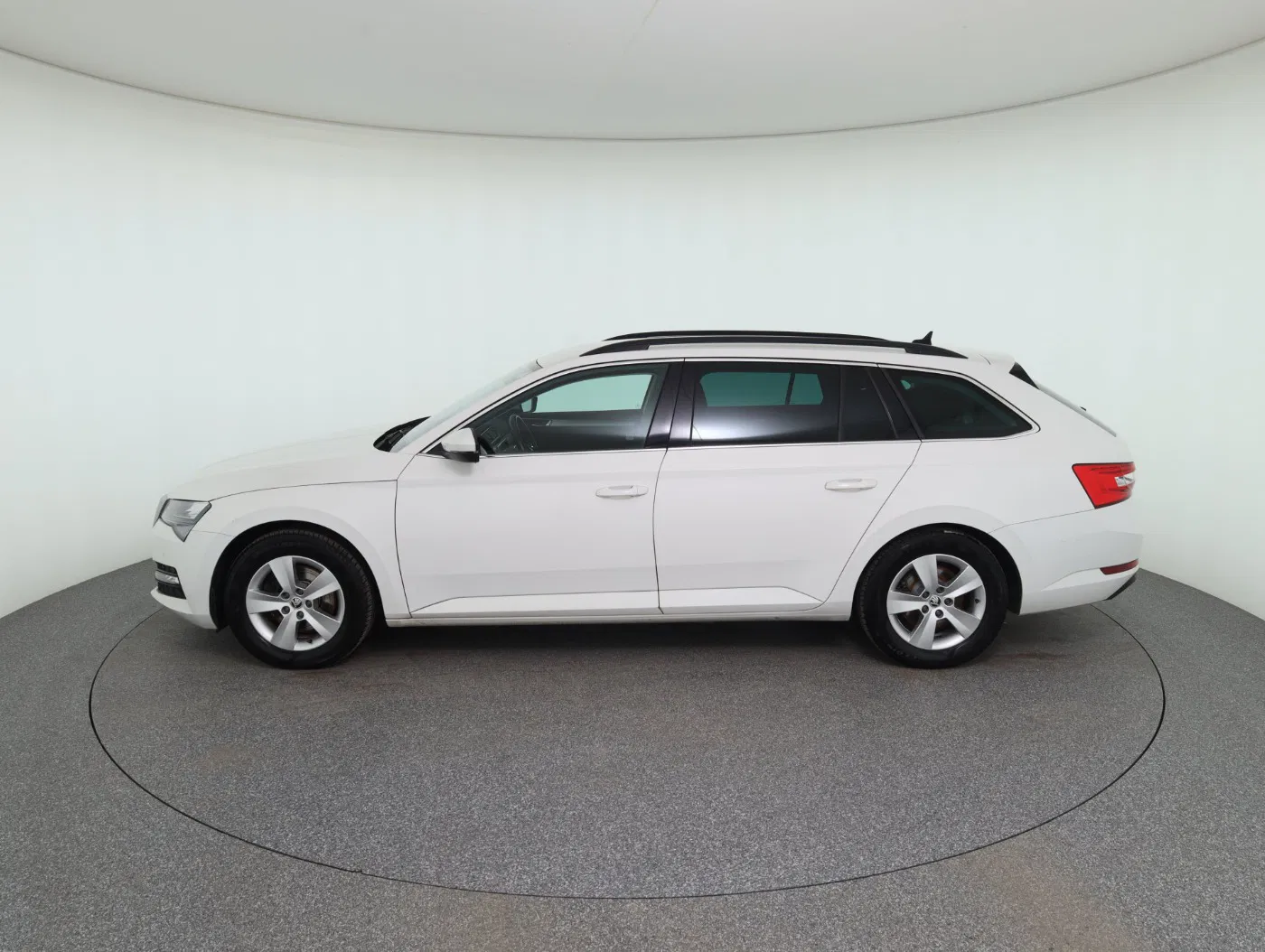 Skoda Superb Combi 2.0 TDI Ambition | Bild 9 von 30