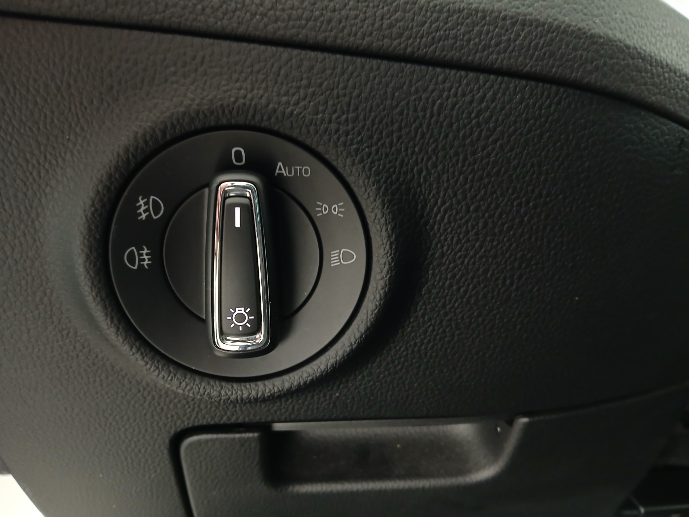 Skoda Superb Combi 2.0 TDI Ambition | Bild 13 von 30