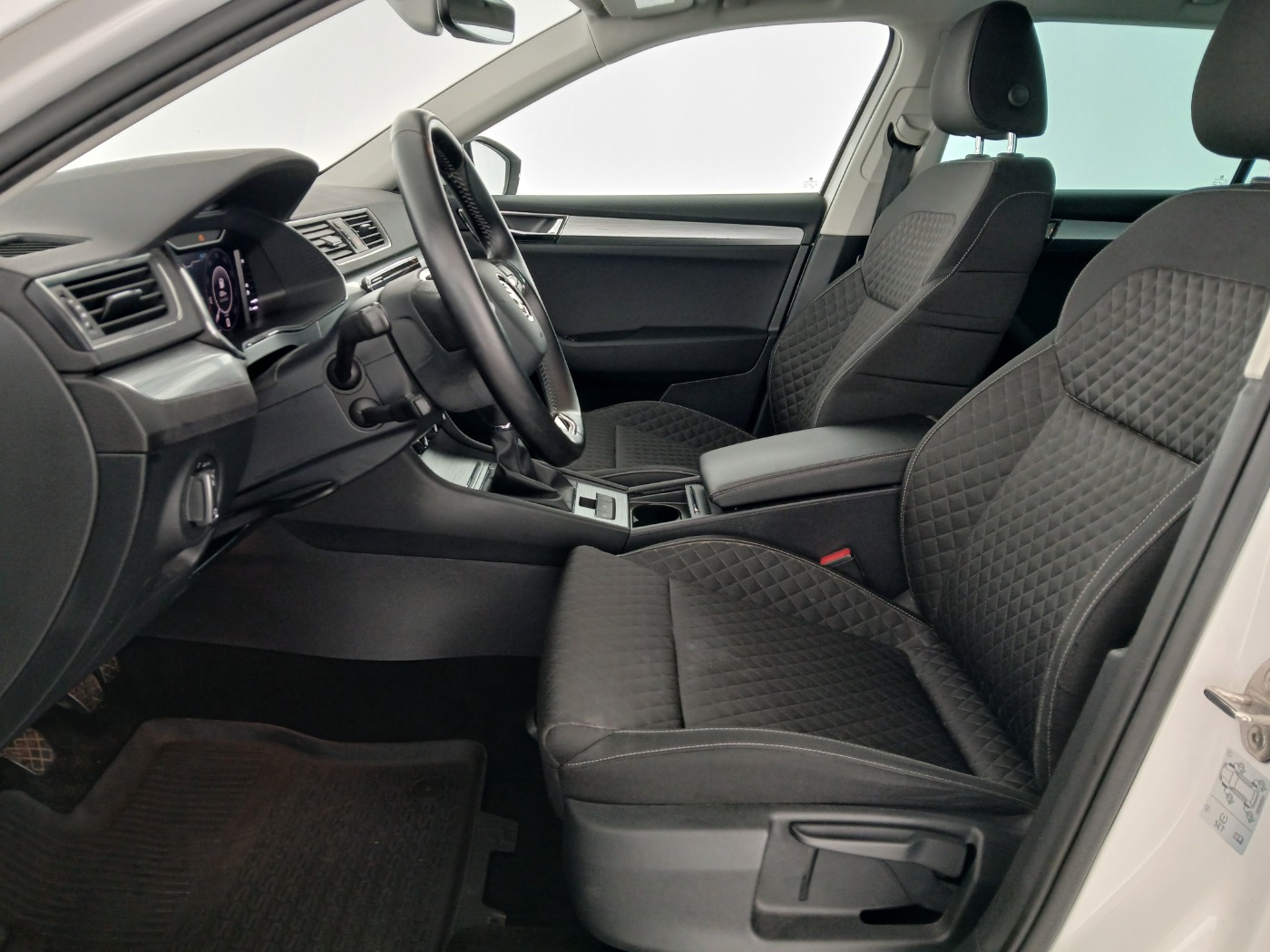 Skoda Superb Combi 2.0 TDI Ambition | Bild 14 von 30