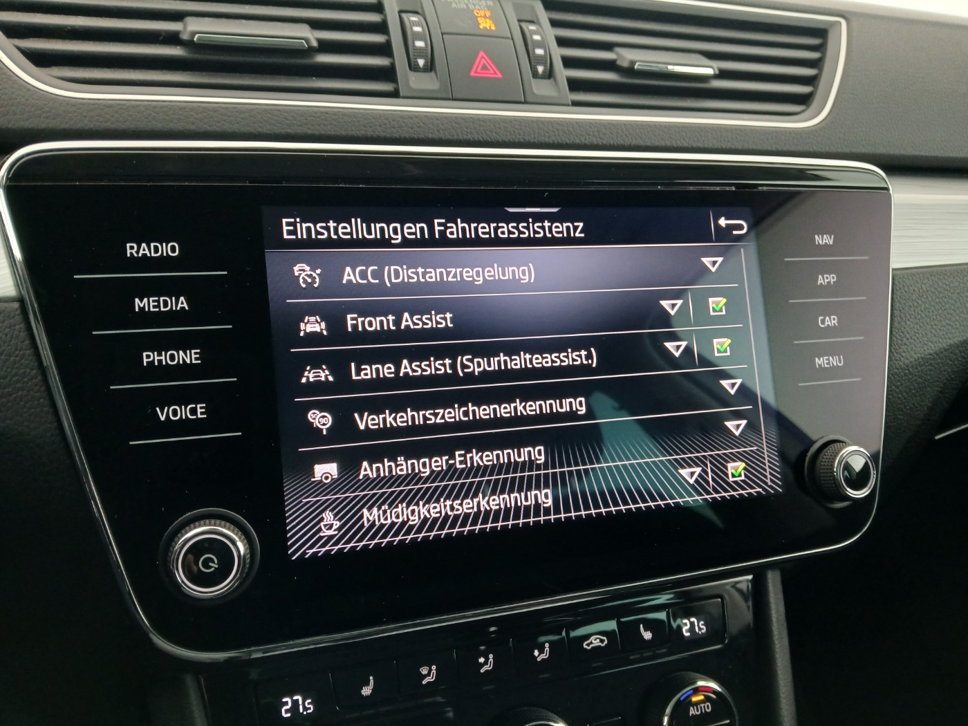 Skoda Superb Combi 2.0 TDI Ambition | Bild 25 von 30