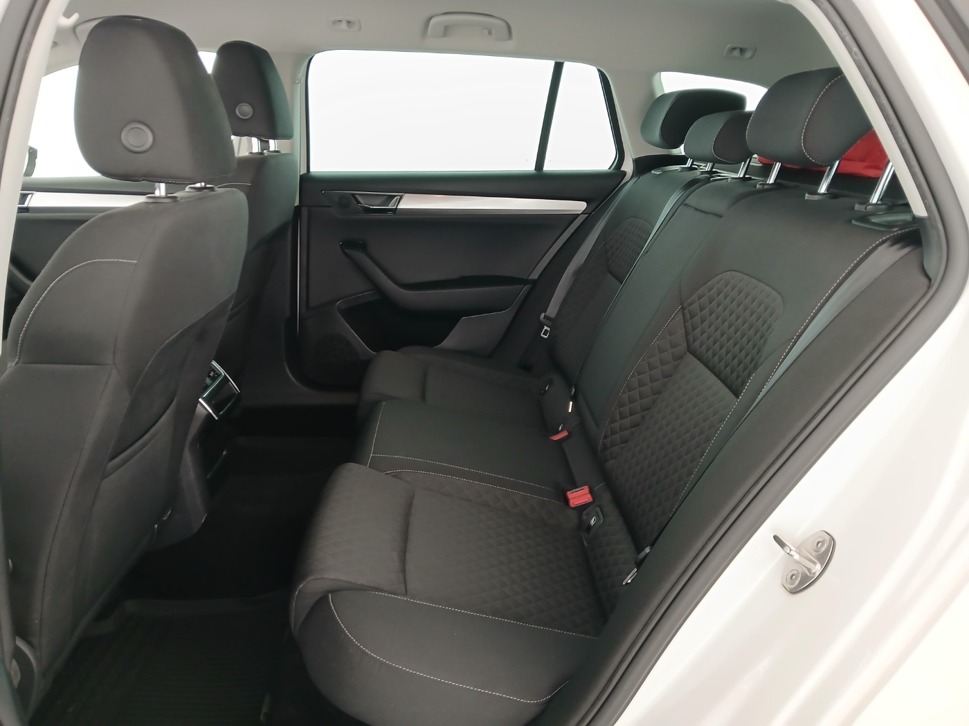 Skoda Superb Combi 2.0 TDI Ambition | Bild 28 von 30