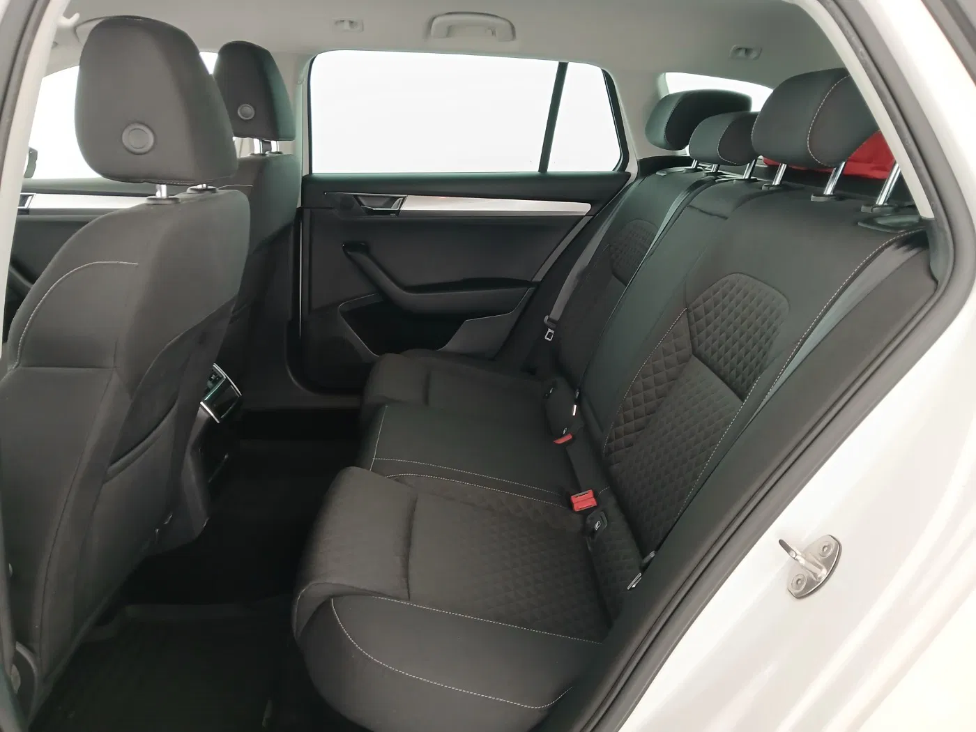 Skoda Superb Combi 2.0 TDI Ambition | Bild 28 von 30