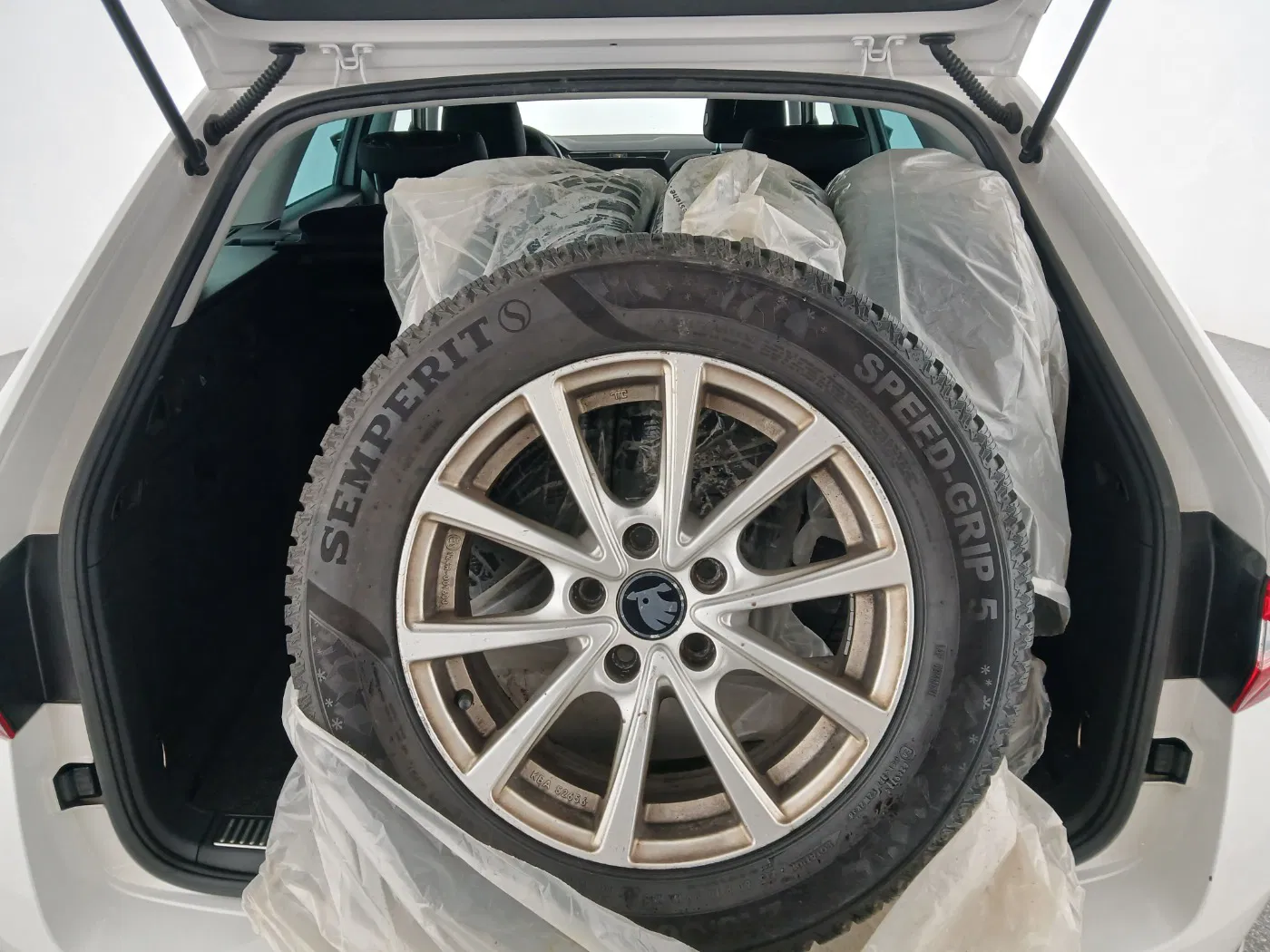 Skoda Superb Combi 2.0 TDI Ambition | Bild 29 von 30