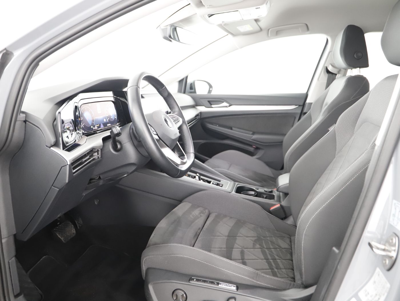 VW Golf VIII 2.0 TDI Life DSG | Bild 12 von 22