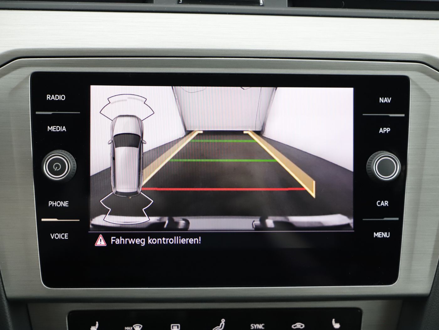 VW Passat Variant 2.0 TDI BMT | Bild 22 von 24