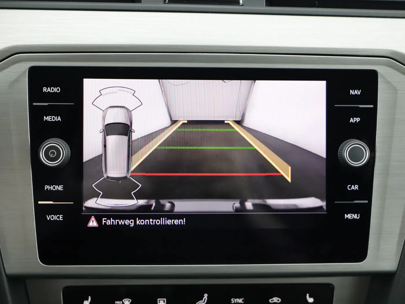 VW Passat Variant 2.0 TDI BMT | Bild 22 von 24