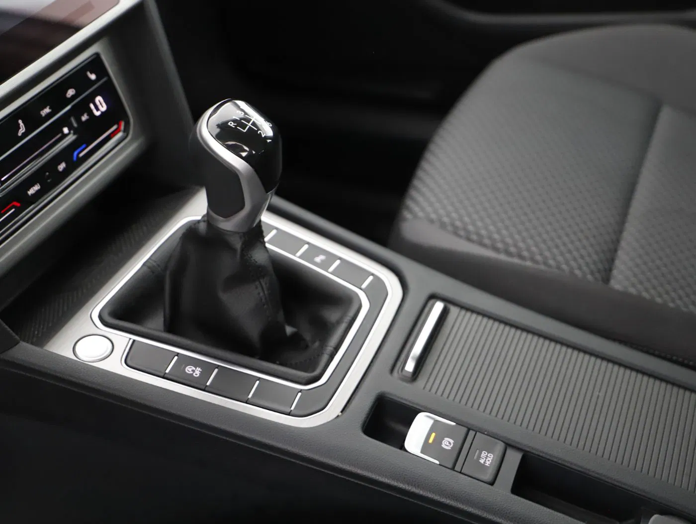 VW Passat Variant 2.0 TDI BMT | Bild 17 von 24