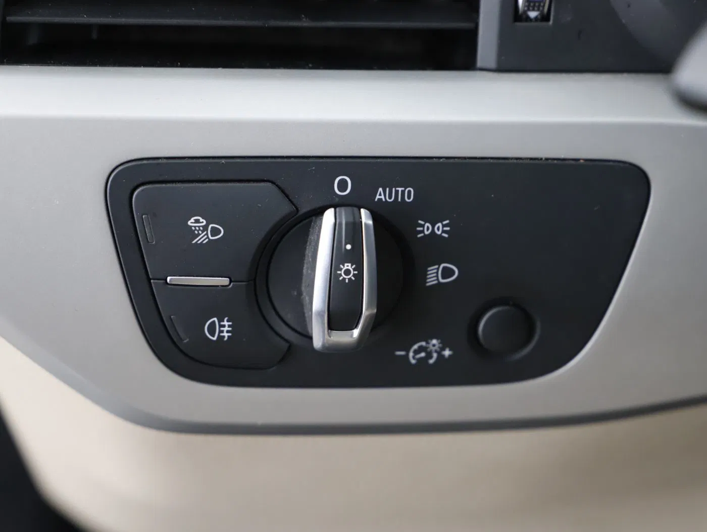 Audi A4 Avant 30 TDI Aut. | Bild 9 von 28