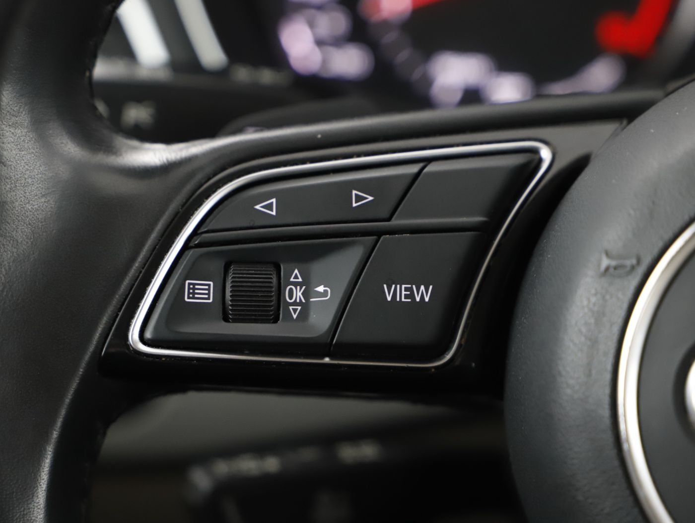 Audi A4 Avant 30 TDI Aut. | Bild 16 von 28