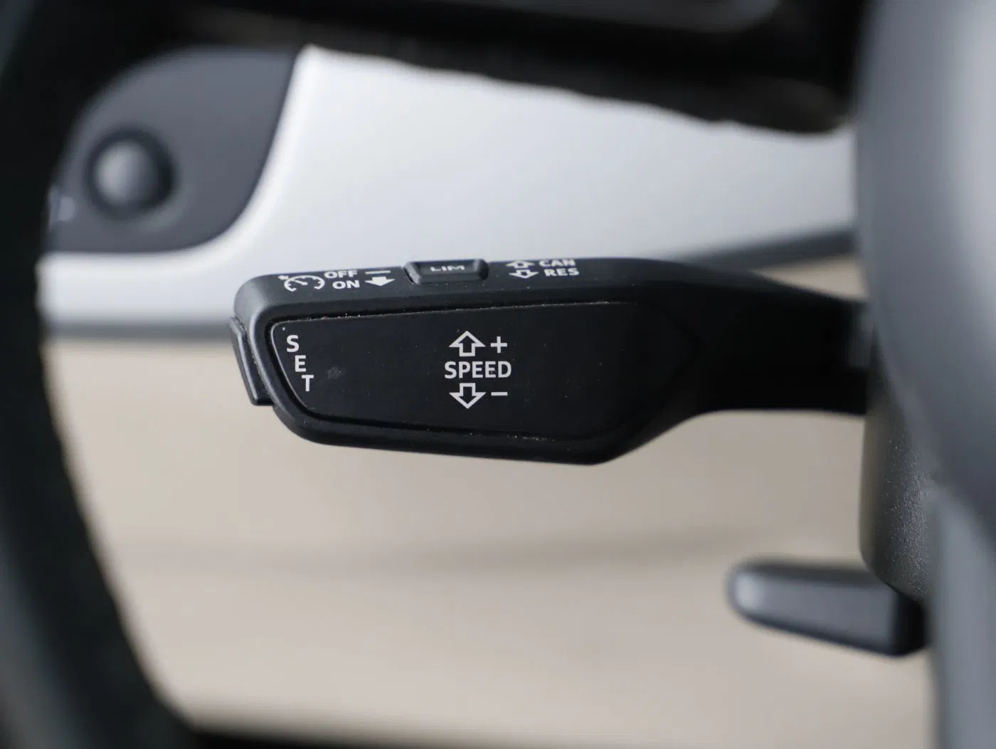 Audi A4 Avant 30 TDI Aut. | Bild 18 von 28