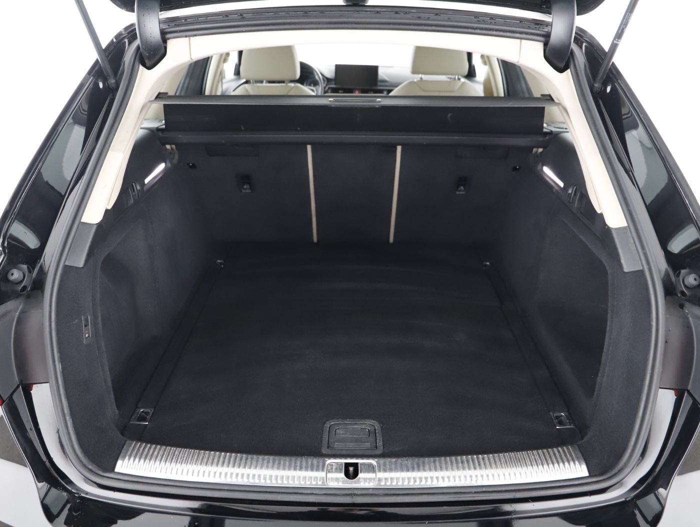 Audi A4 Avant 30 TDI Aut. | Bild 25 von 28