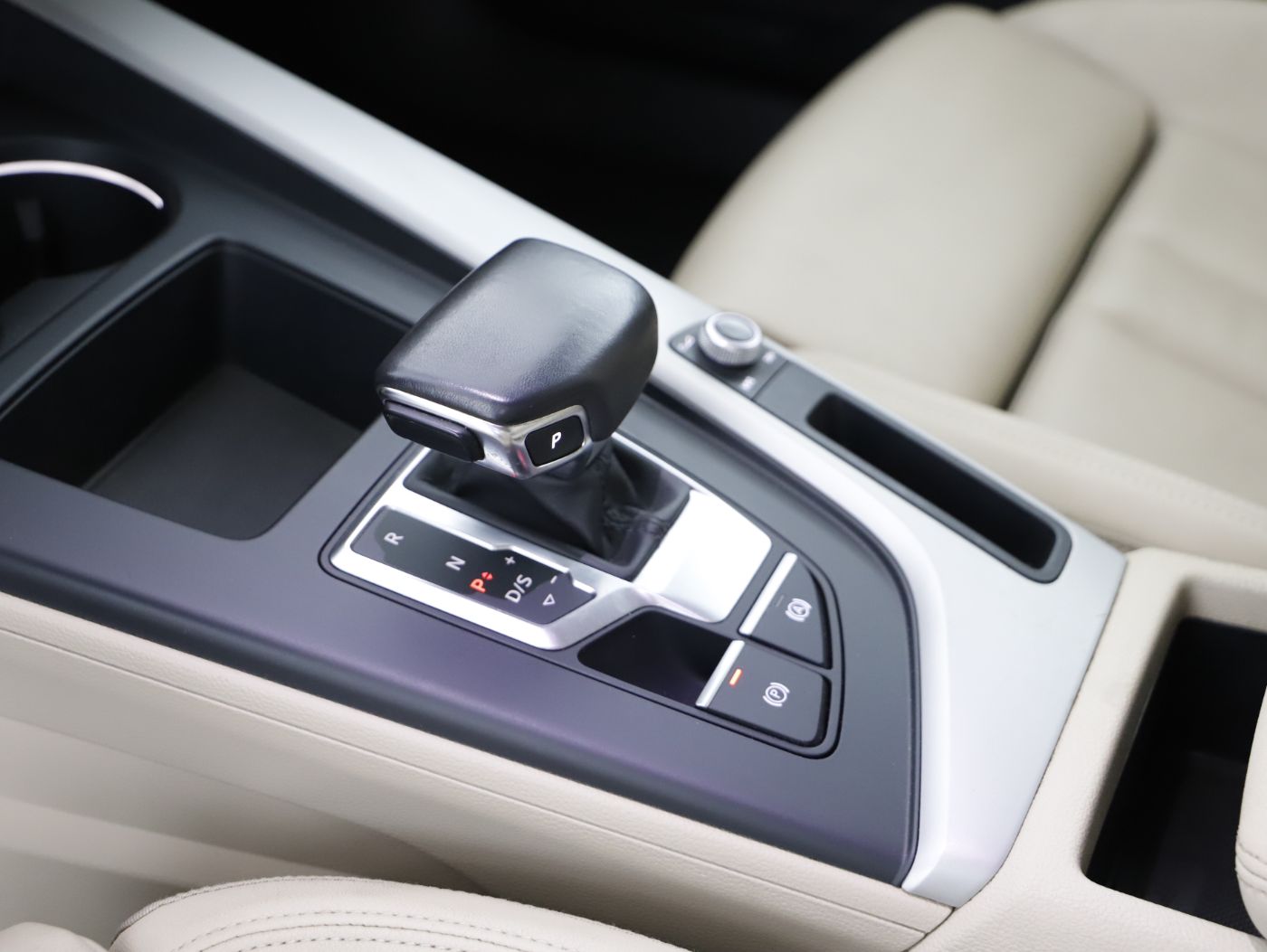 Audi A4 Avant 30 TDI Aut. | Bild 19 von 28