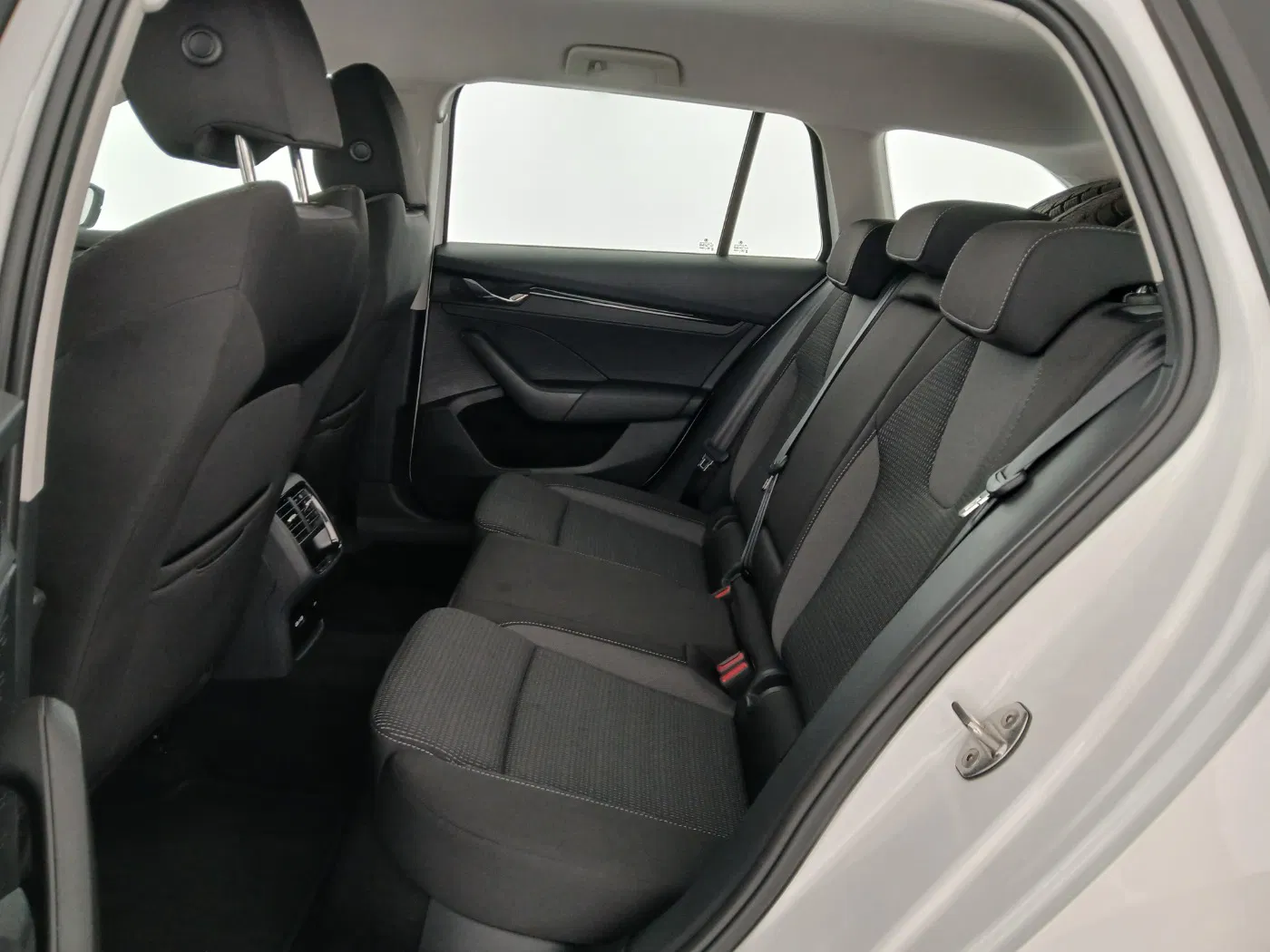 Skoda Octavia Combi 2.0 TDI Ambition | Bild 27 von 28