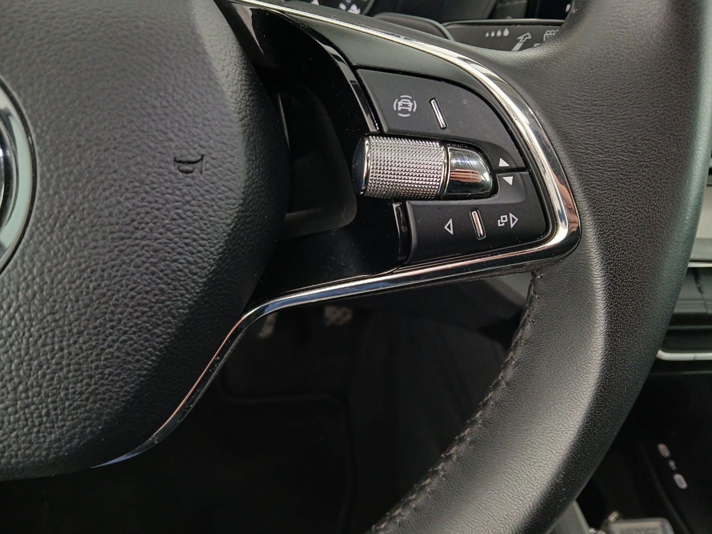 Skoda Octavia Combi 2.0 TDI Ambition | Bild 18 von 28