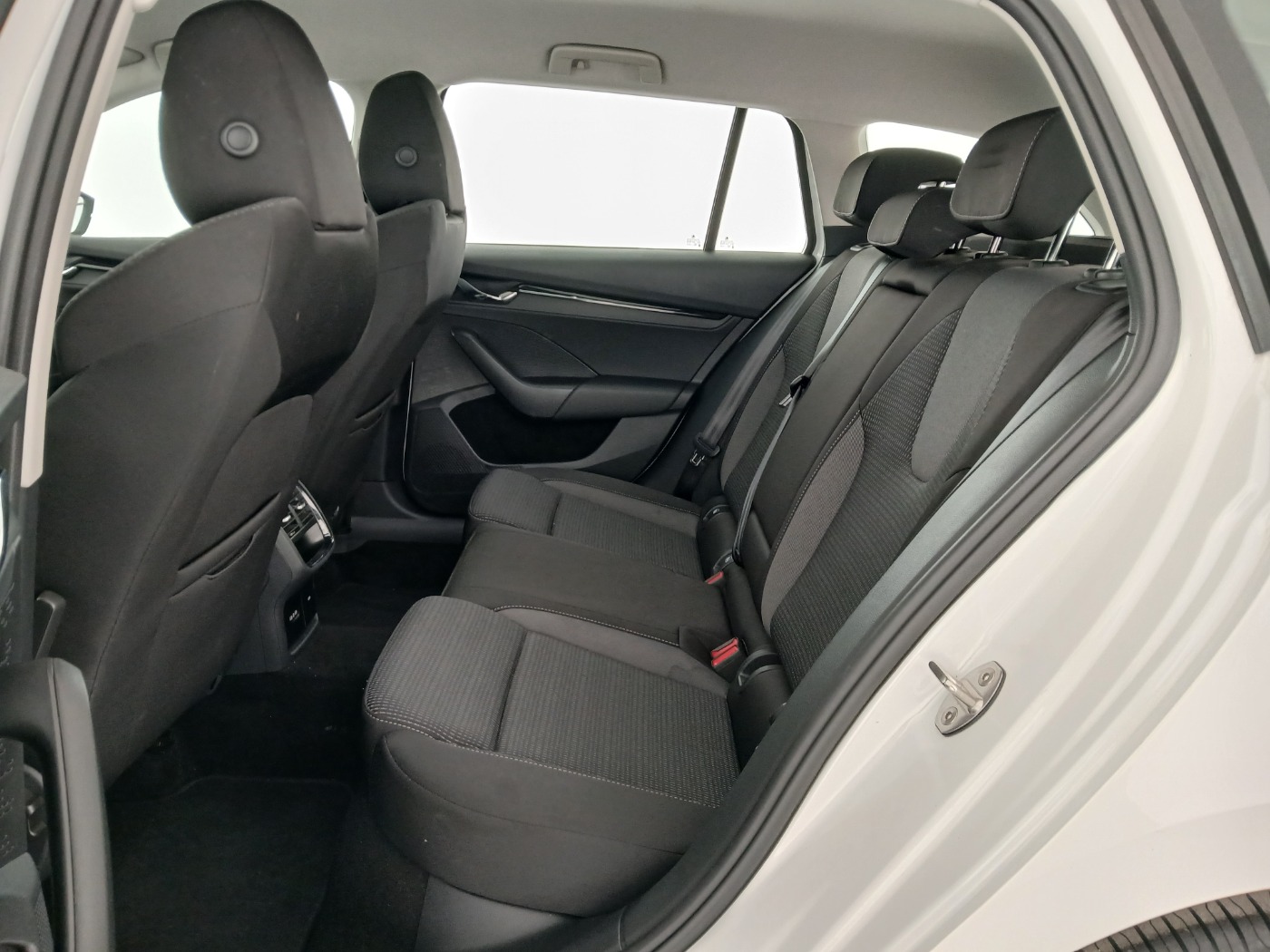 Skoda Octavia Combi 2.0 TDI Ambition | Bild 27 von 28