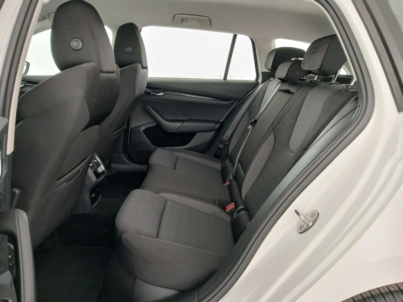 Skoda Octavia Combi 2.0 TDI Ambition | Bild 27 von 28