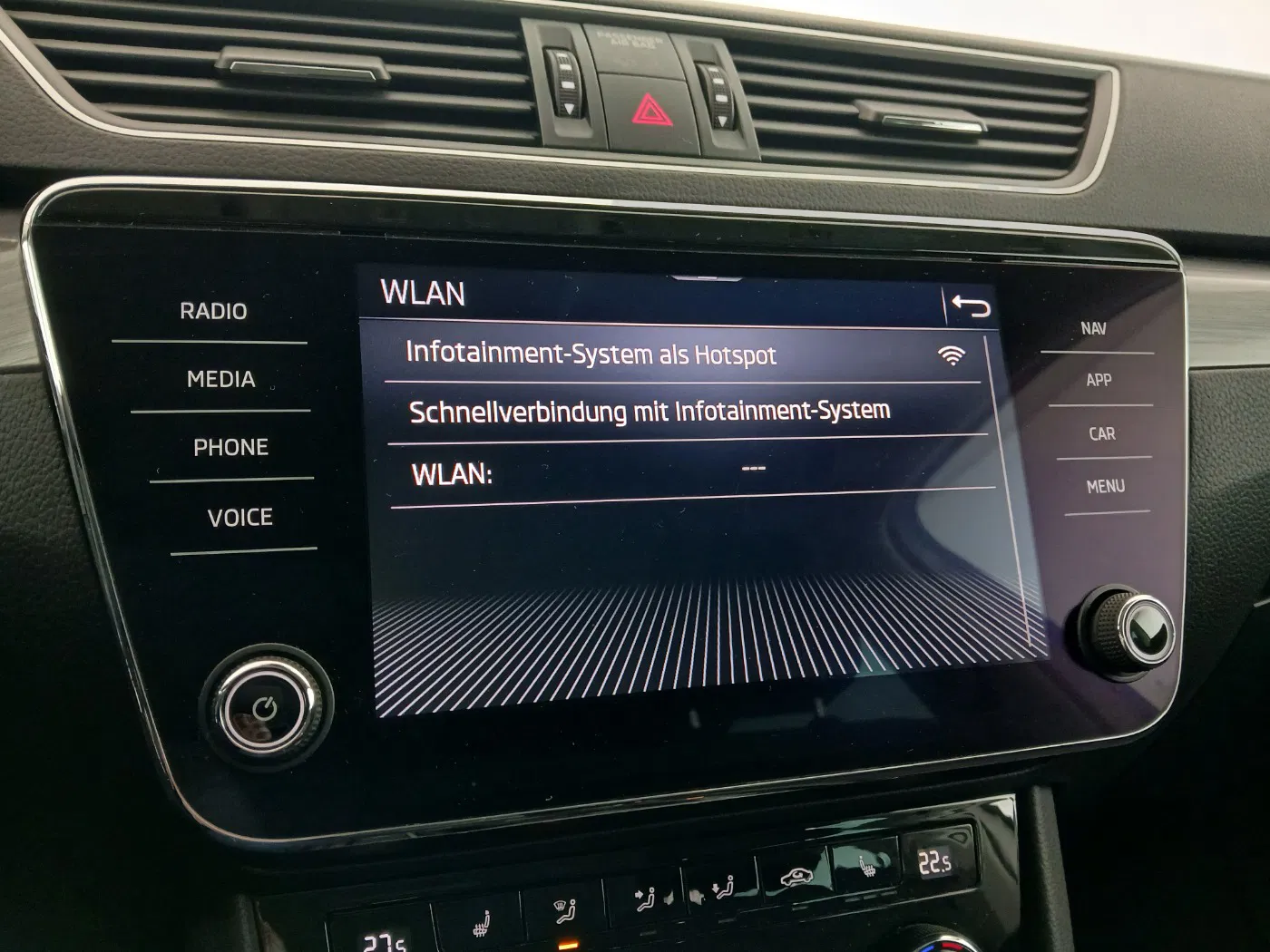 Skoda Superb Combi 2.0 TDI Ambition | Bild 26 von 30