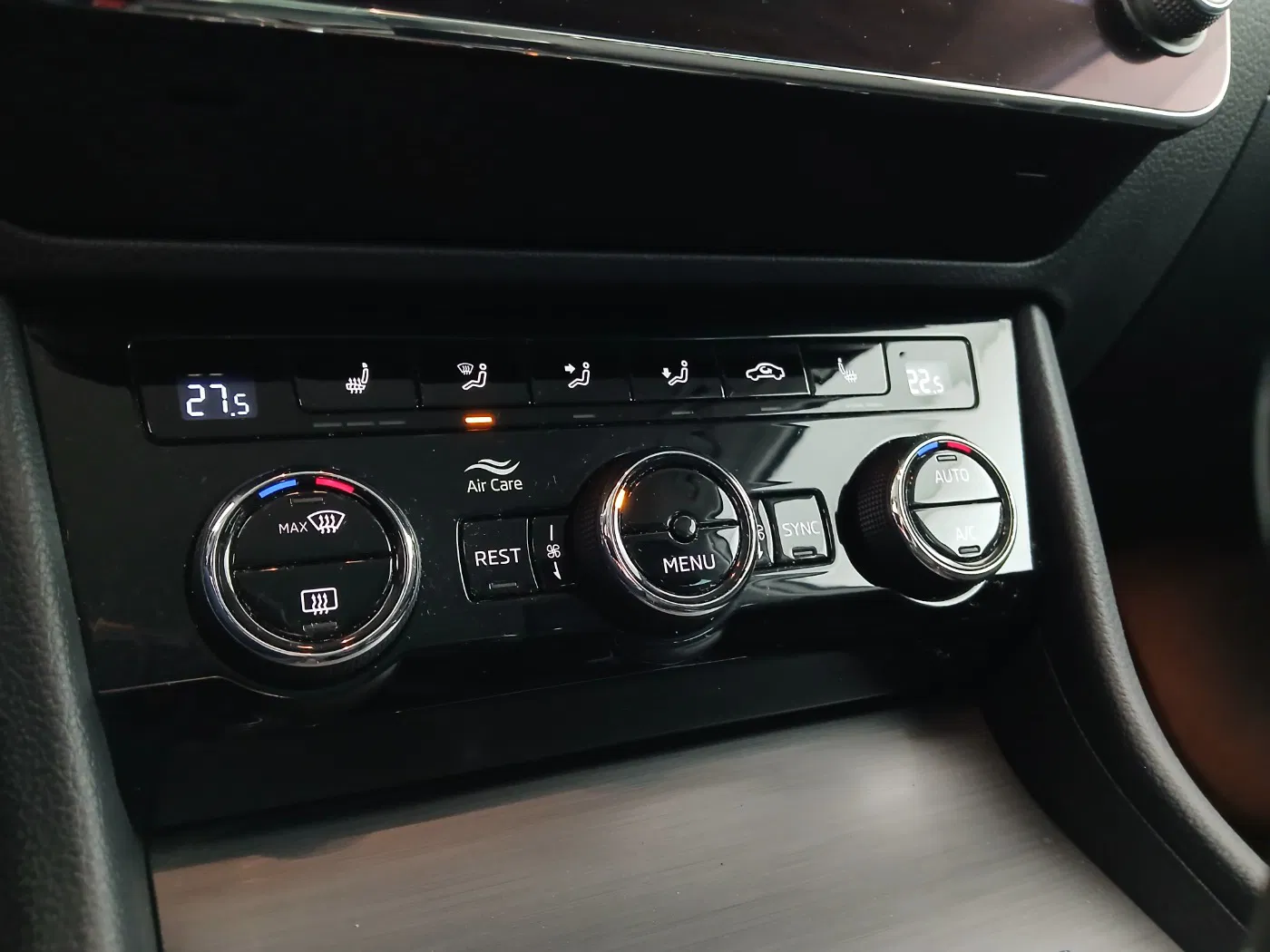 Skoda Superb Combi 2.0 TDI Ambition | Bild 27 von 30