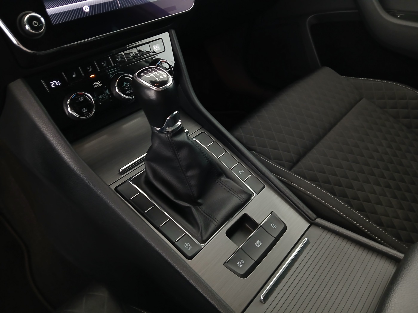 Skoda Superb Combi 2.0 TDI Ambition | Bild 28 von 30