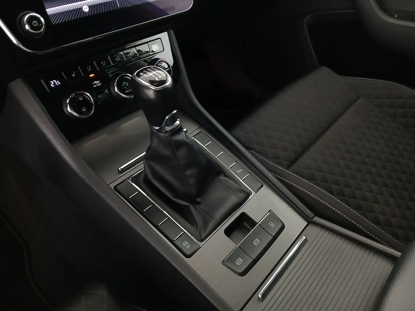 Skoda Superb Combi 2.0 TDI Ambition | Bild 28 von 30