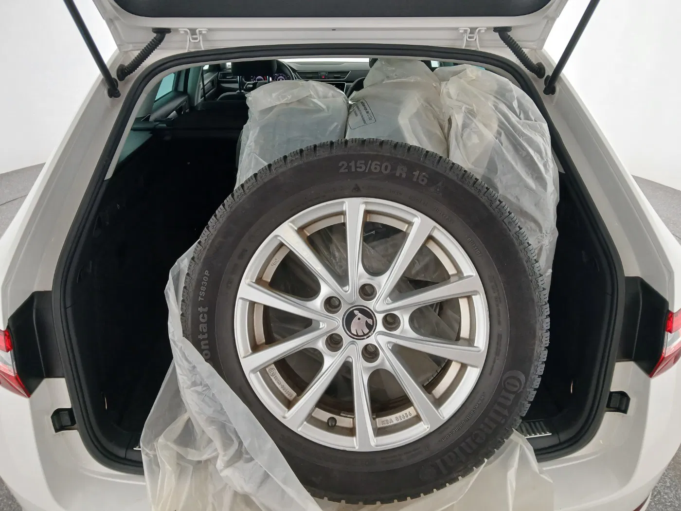 Skoda Superb Combi 2.0 TDI Ambition | Bild 30 von 30