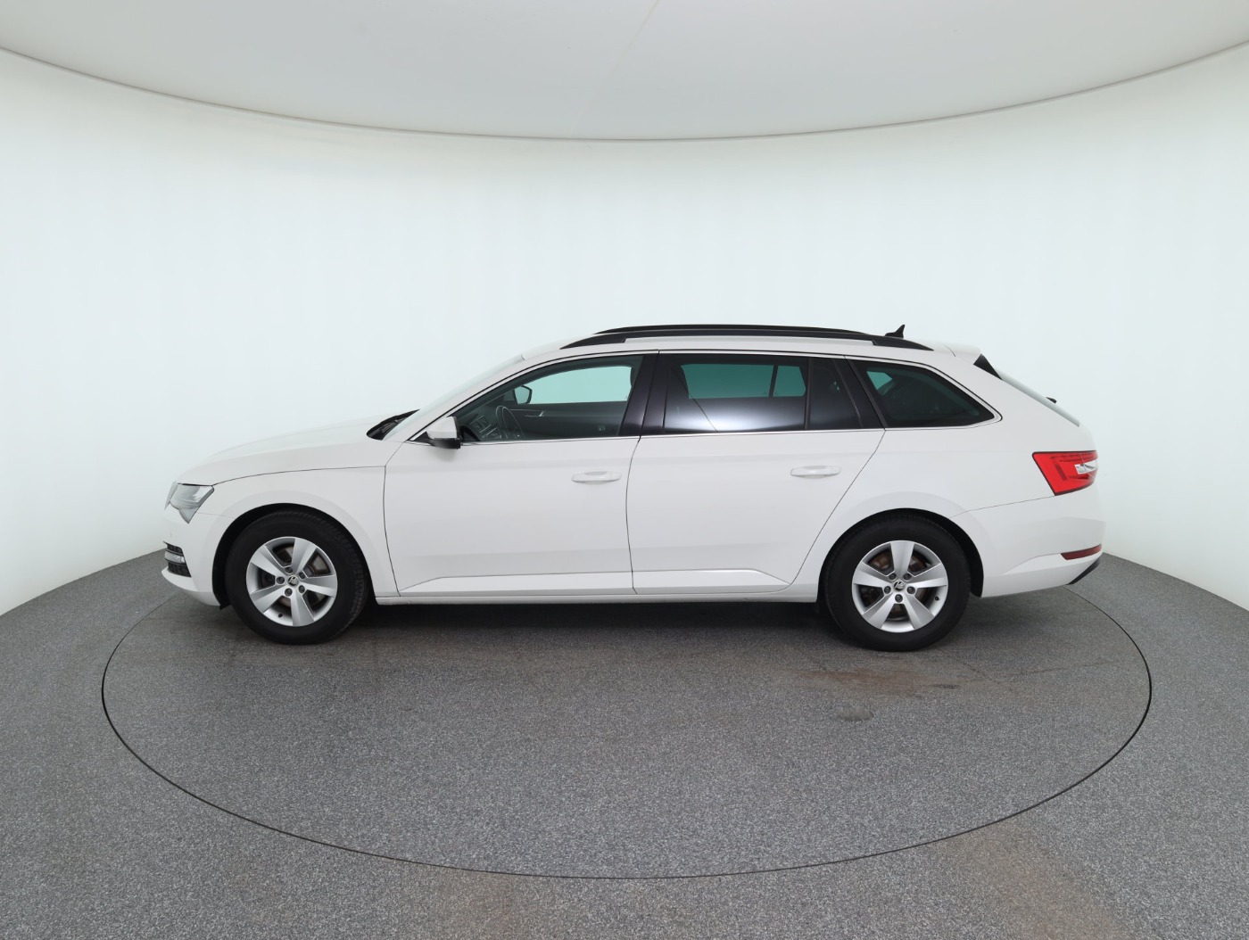 Skoda Superb Combi 2.0 TDI Ambition | Bild 9 von 30