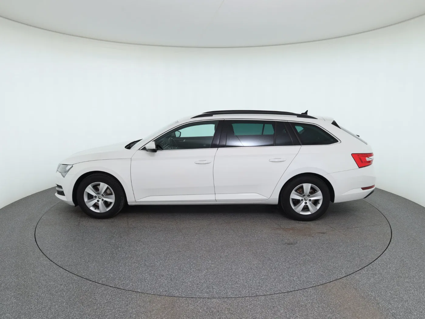 Skoda Superb Combi 2.0 TDI Ambition | Bild 9 von 30