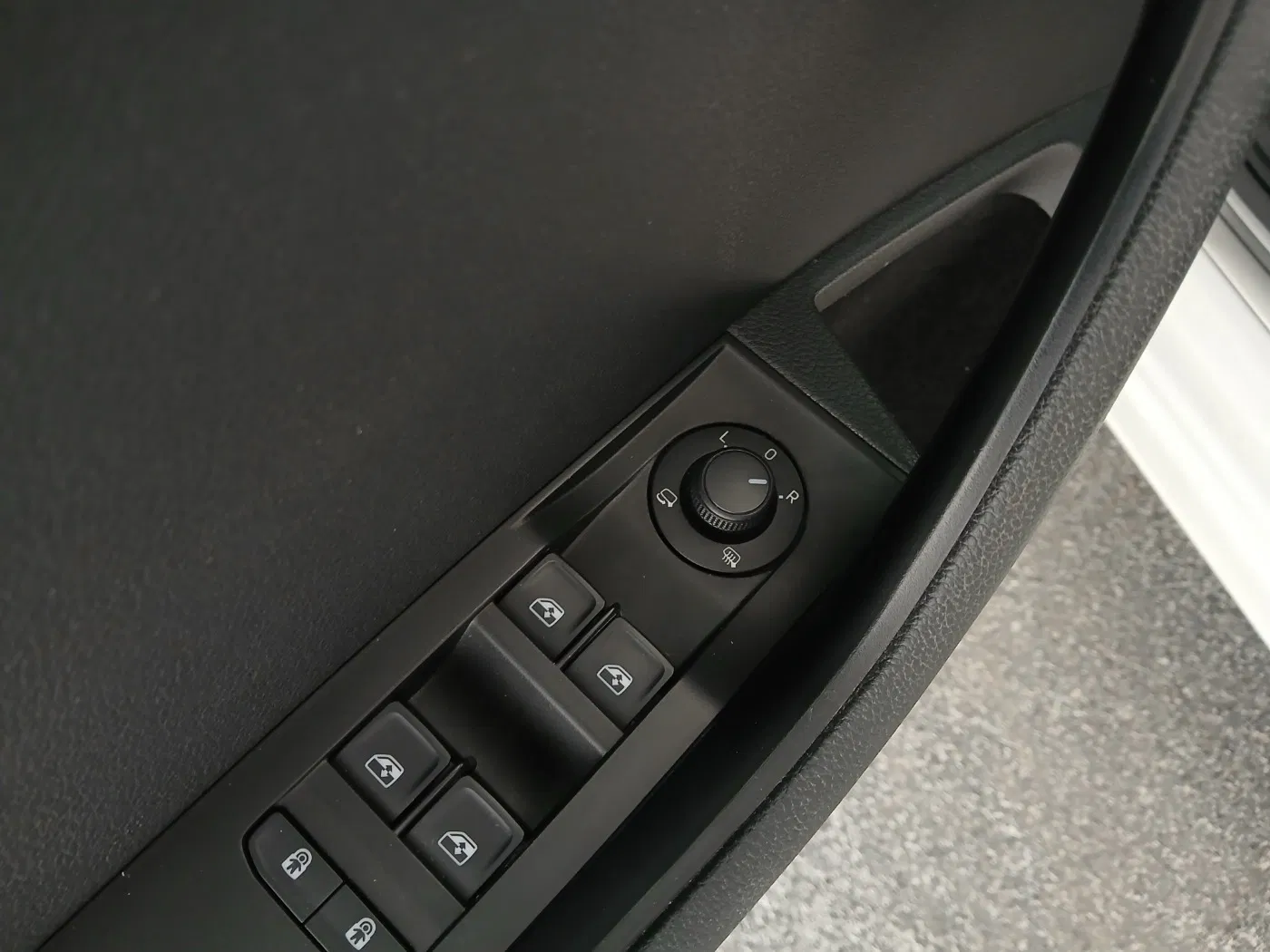 Skoda Superb Combi 2.0 TDI Ambition | Bild 12 von 30