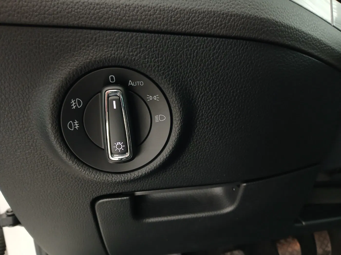 Skoda Superb Combi 2.0 TDI Ambition | Bild 13 von 30