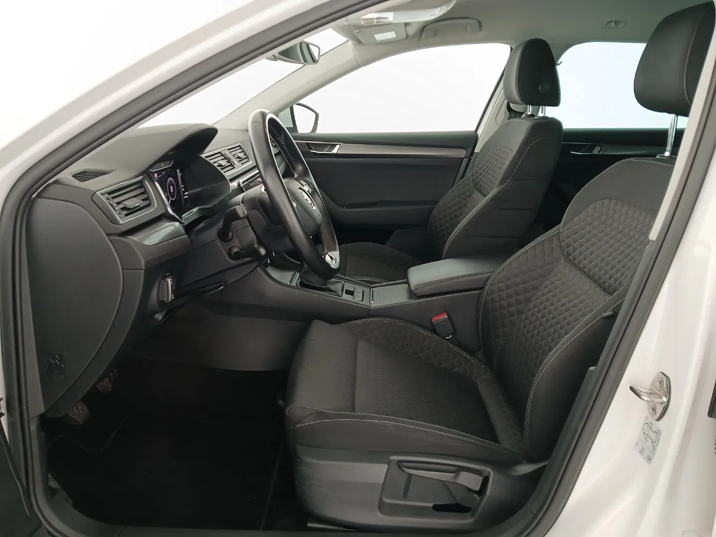 Skoda Superb Combi 2.0 TDI Ambition | Bild 14 von 30