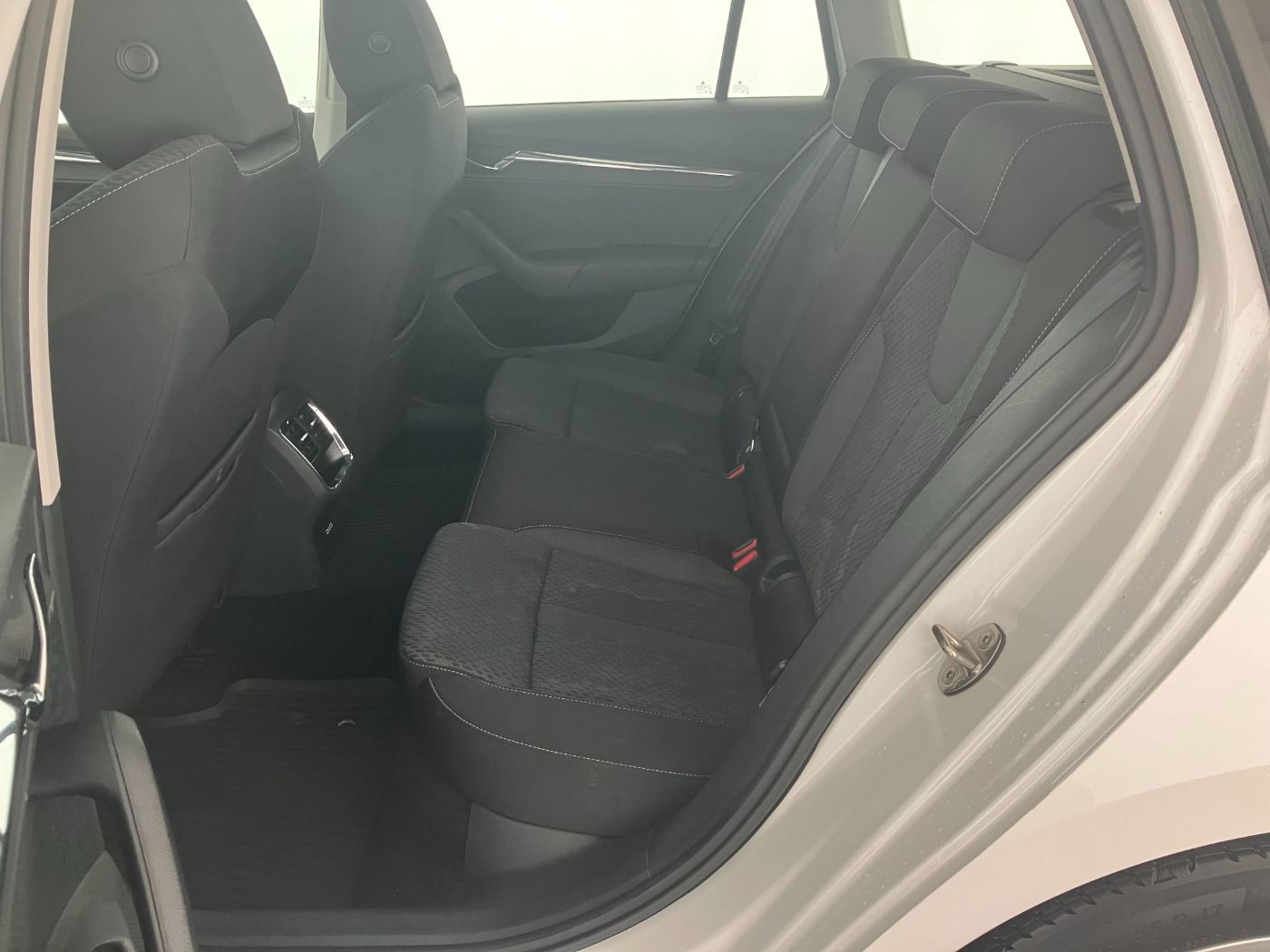 Skoda Octavia Combi 2.0 TDI Style | Bild 22 von 24