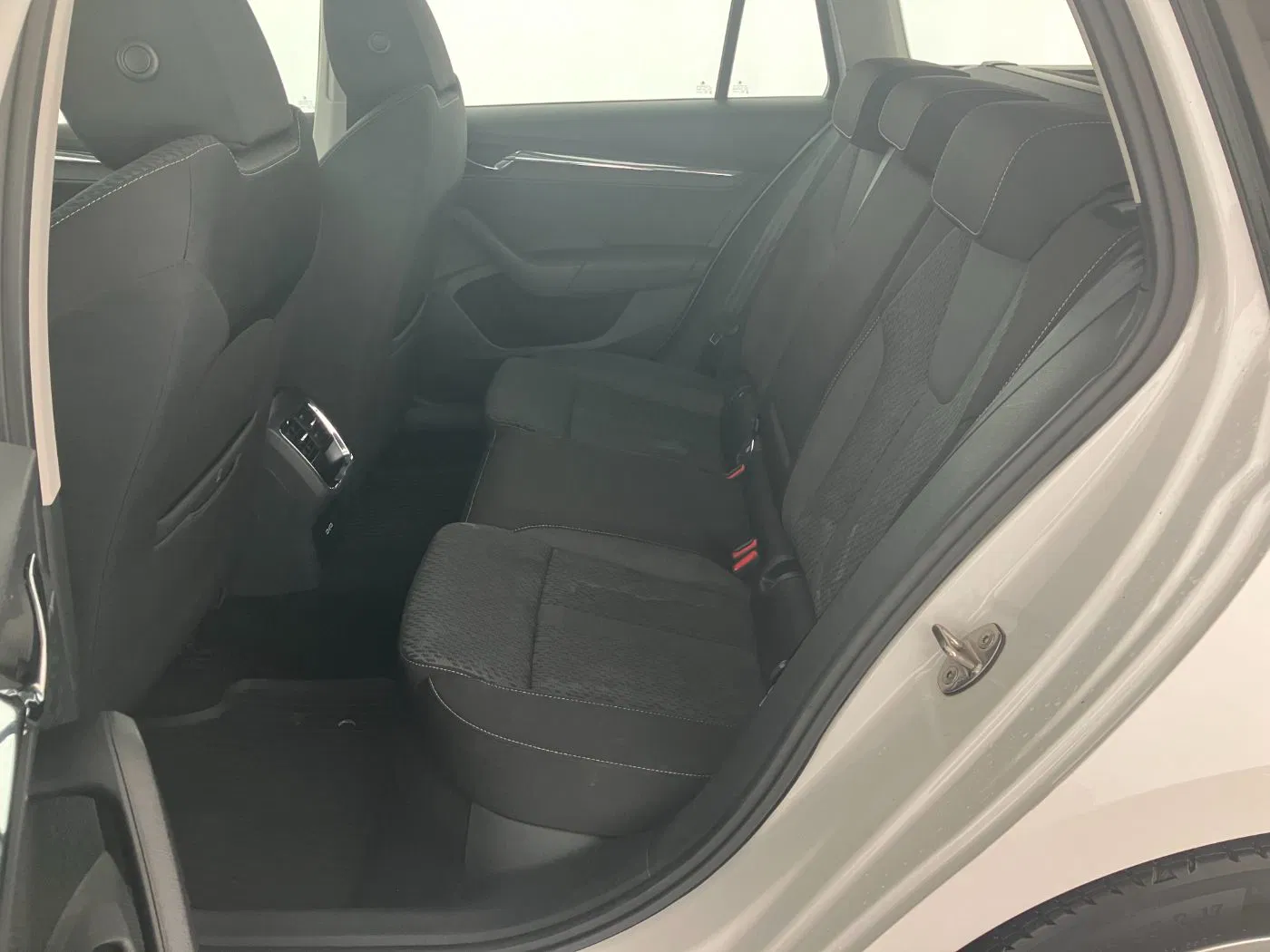 Skoda Octavia Combi 2.0 TDI Style | Bild 22 von 24