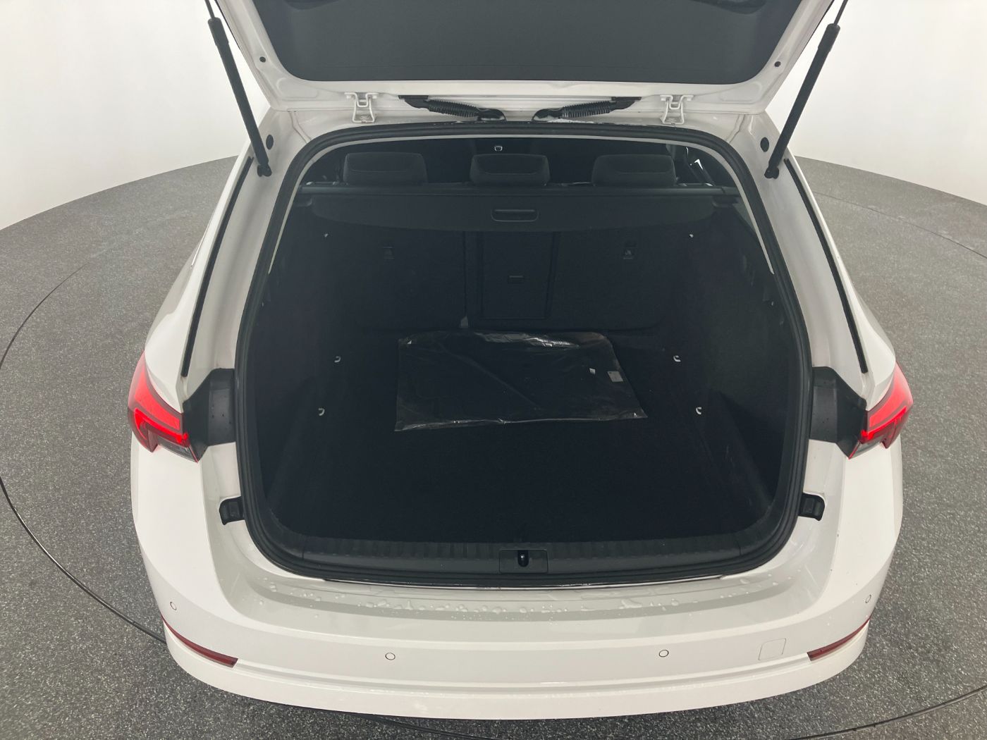 Skoda Octavia Combi 2.0 TDI Style | Bild 24 von 24