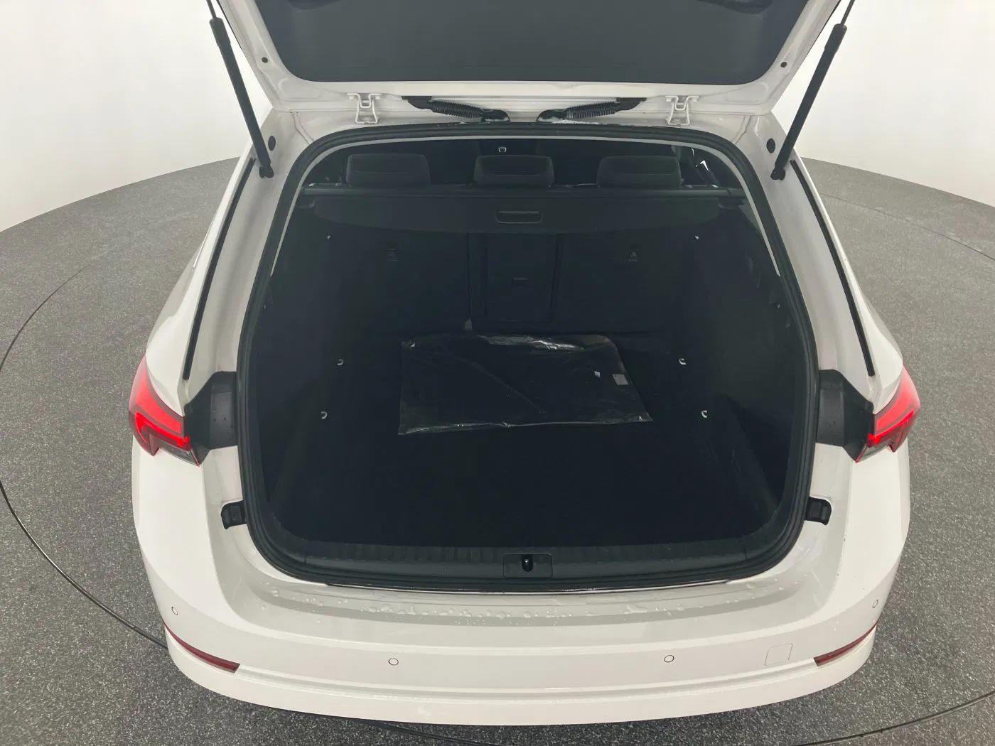 Skoda Octavia Combi 2.0 TDI Style | Bild 24 von 24