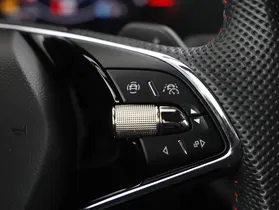 Skoda Octavia Combi 2.0 TDI RS | Thumbnail 16 von 29