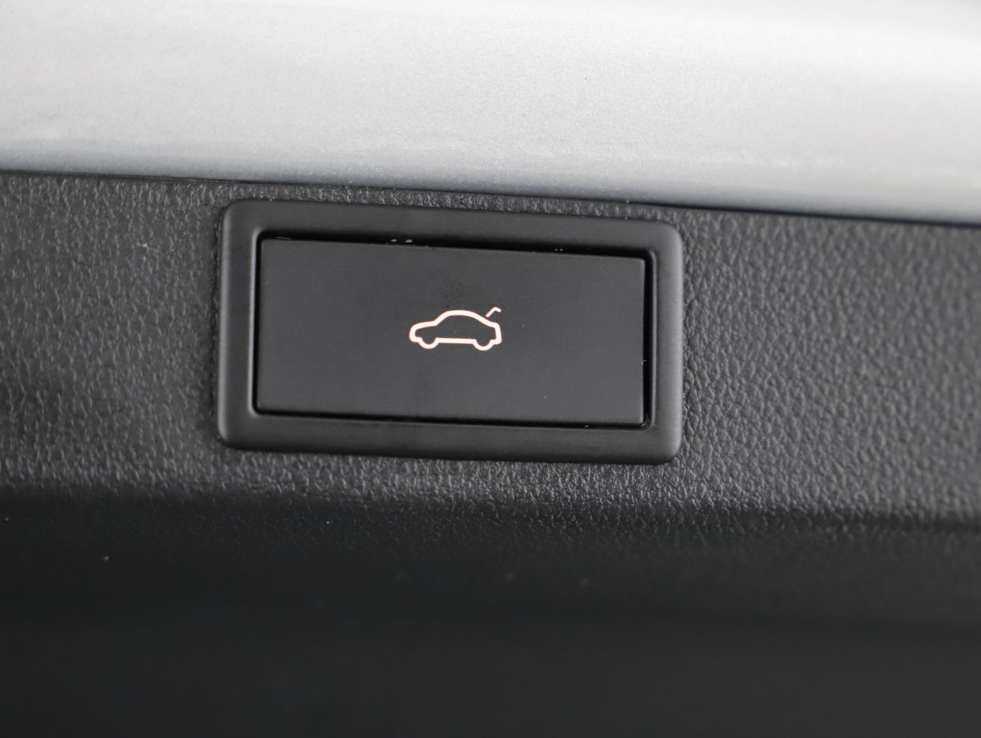 Skoda Octavia Combi 2.0 TDI RS | Bild 26 von 29