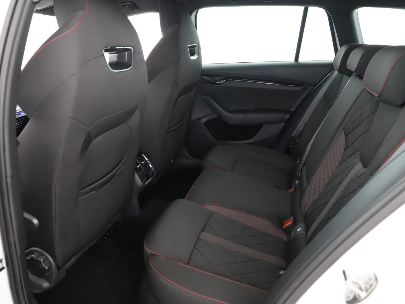 Skoda Octavia Combi 1.4 TSI RS iV | Bild 6 von 21