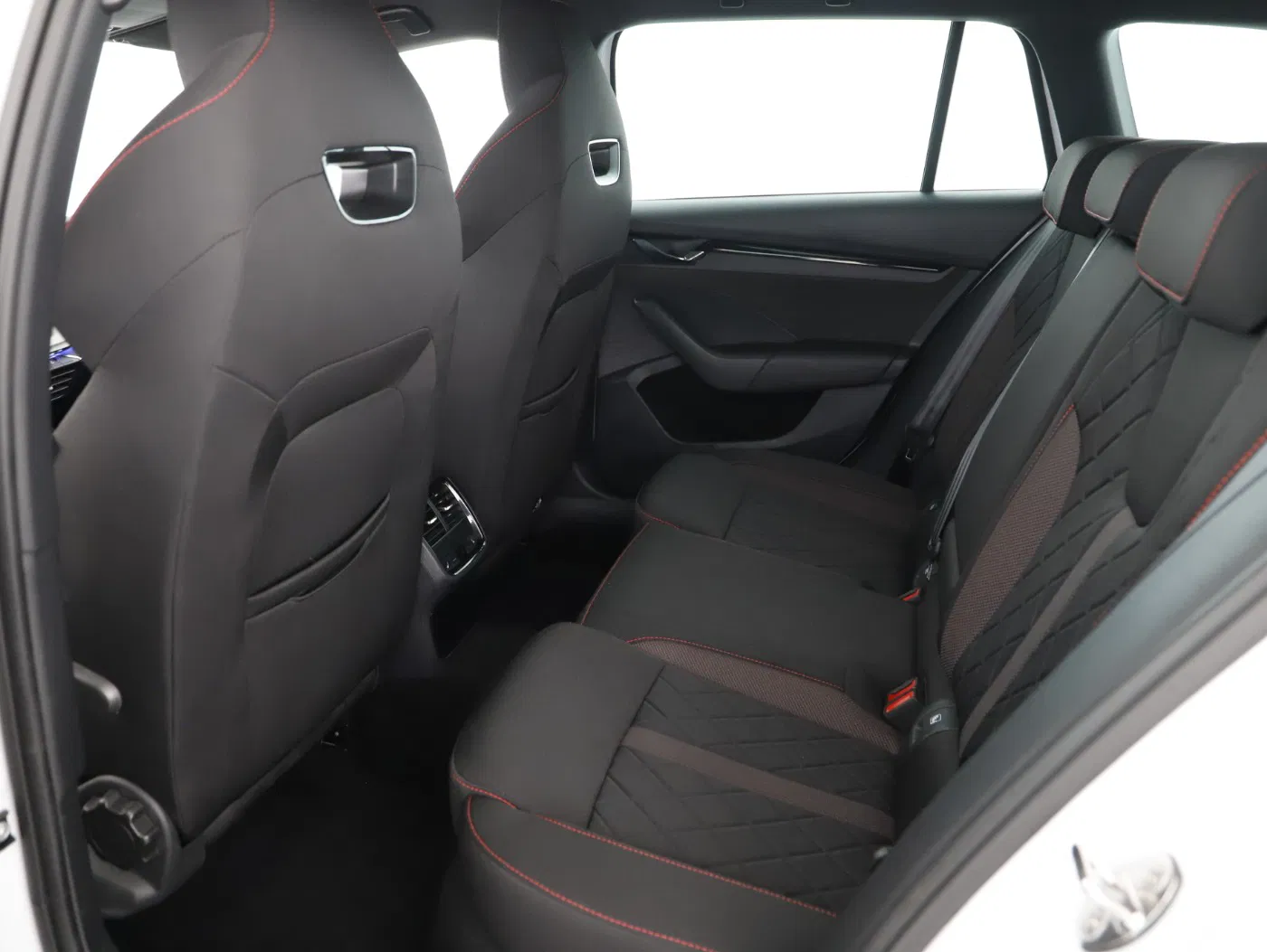 Skoda Octavia Combi 1.4 TSI RS iV | Bild 6 von 21