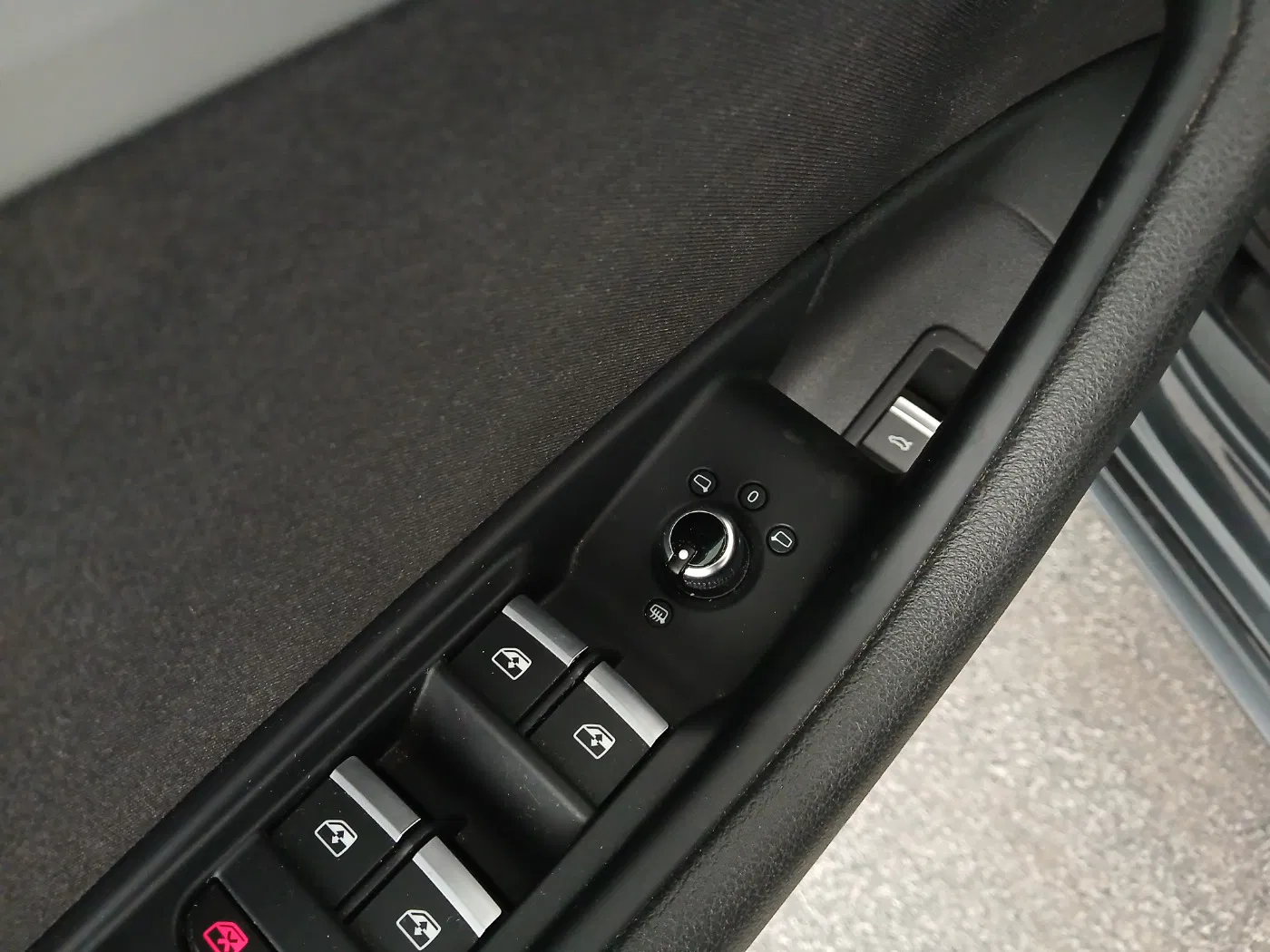 Audi A4 Avant 40 2.0 TDI quattro | Bild 12 von 27