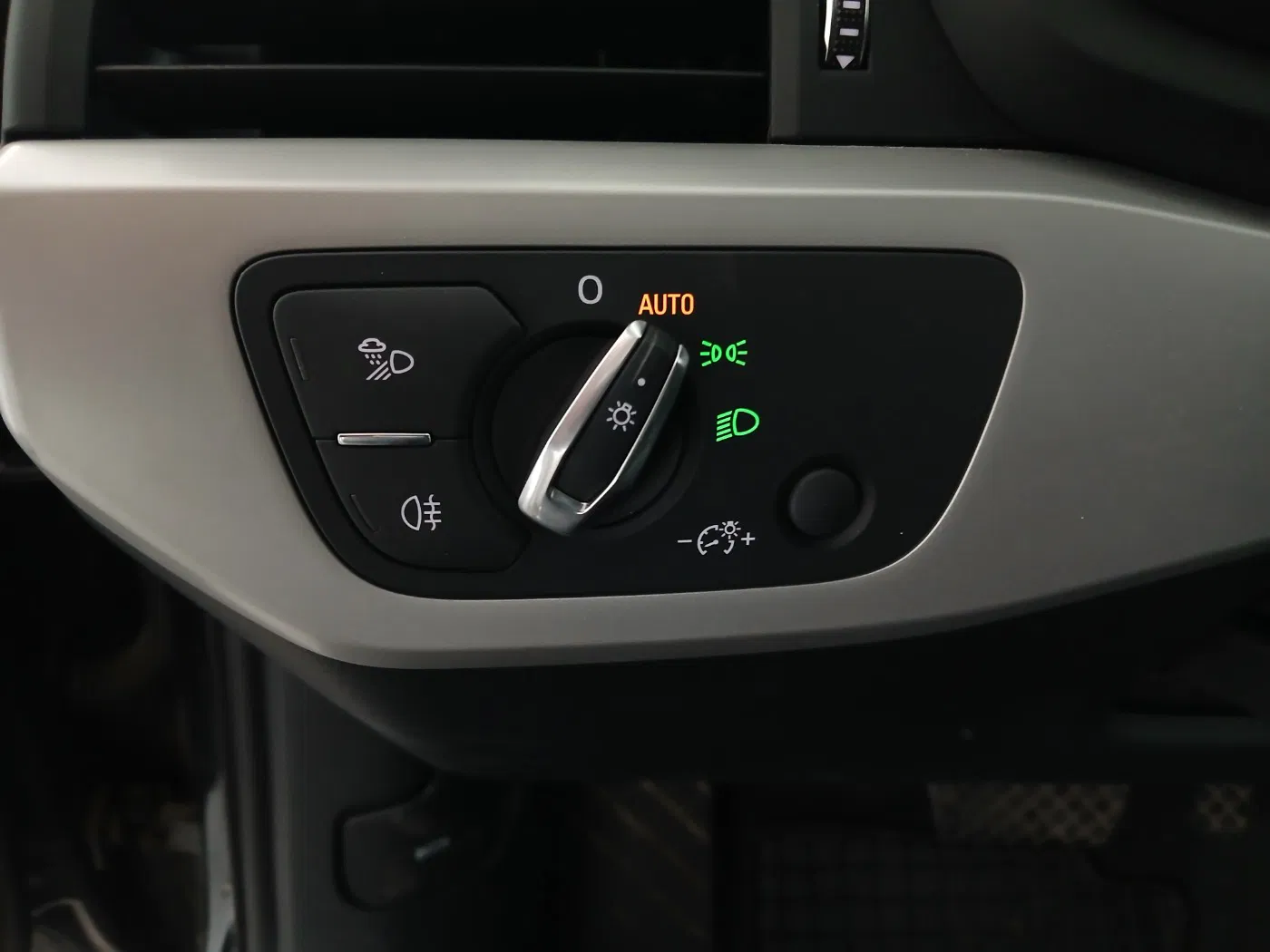 Audi A4 Avant 40 2.0 TDI quattro | Bild 13 von 27