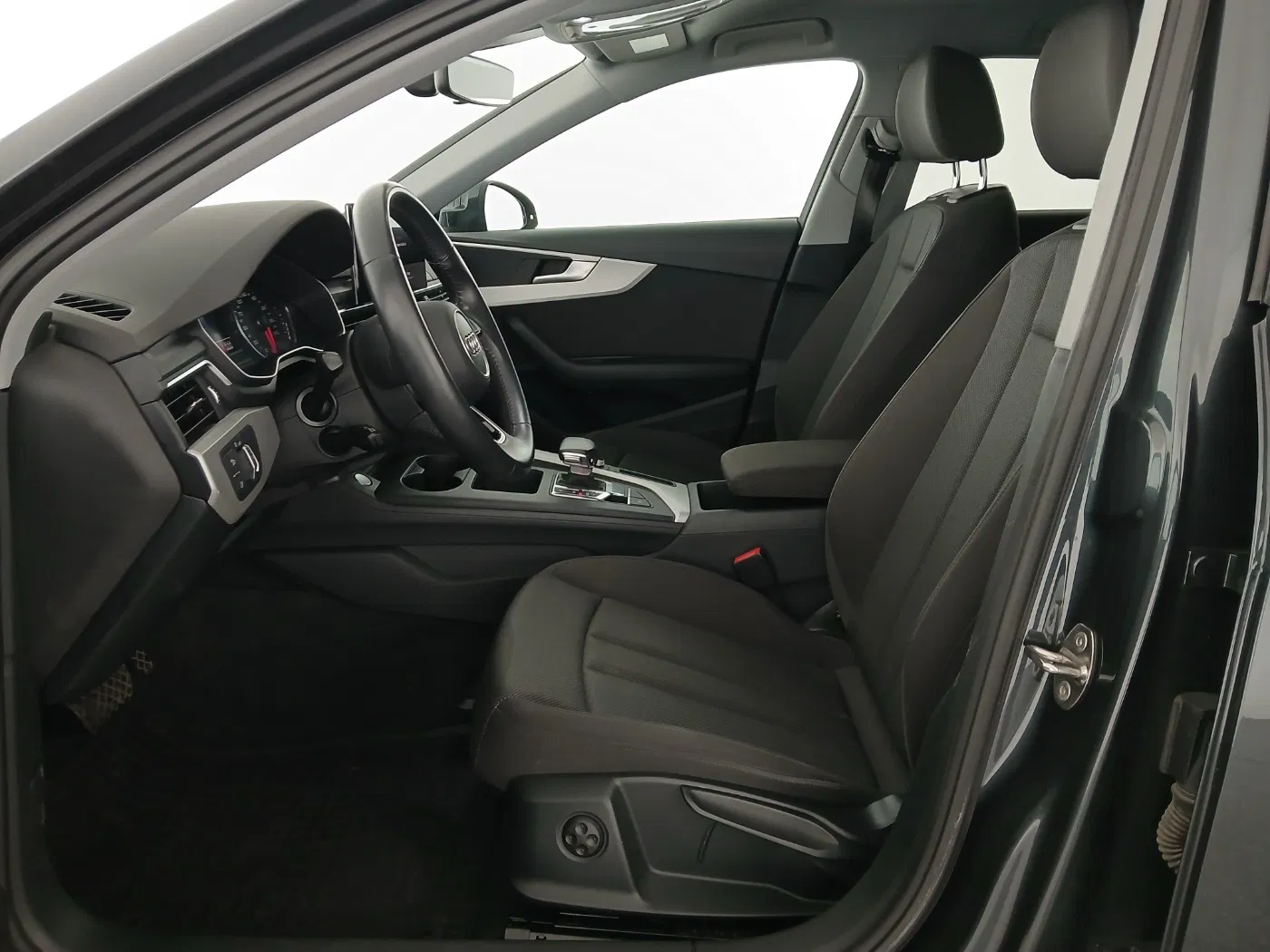 Audi A4 Avant 40 2.0 TDI quattro | Bild 14 von 27