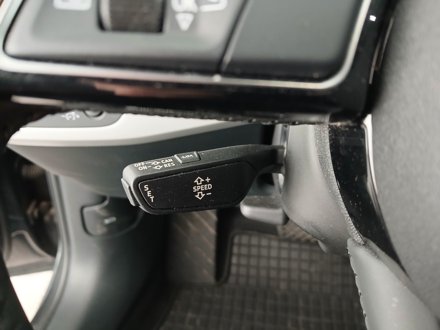 Audi A4 Avant 40 2.0 TDI quattro | Bild 16 von 27