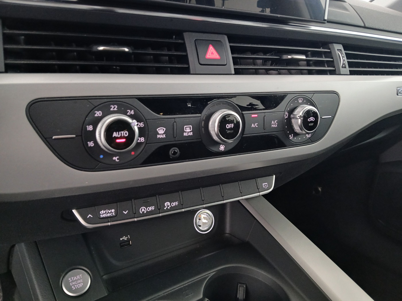 Audi A4 Avant 40 2.0 TDI quattro | Bild 22 von 27