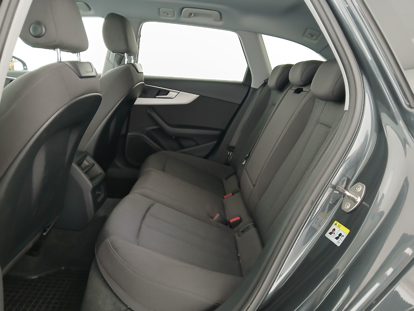 Audi A4 Avant 40 2.0 TDI quattro | Bild 24 von 27