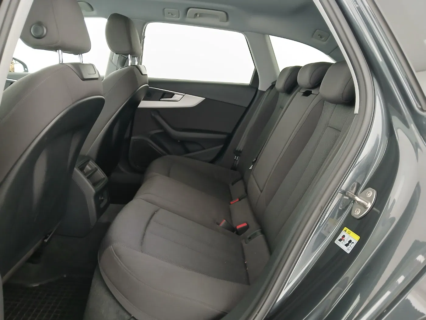 Audi A4 Avant 40 2.0 TDI quattro | Bild 24 von 27