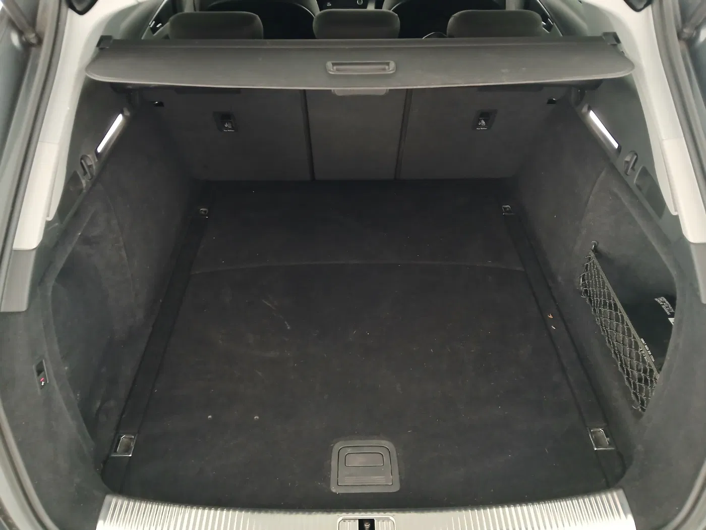 Audi A4 Avant 40 2.0 TDI quattro | Bild 25 von 27