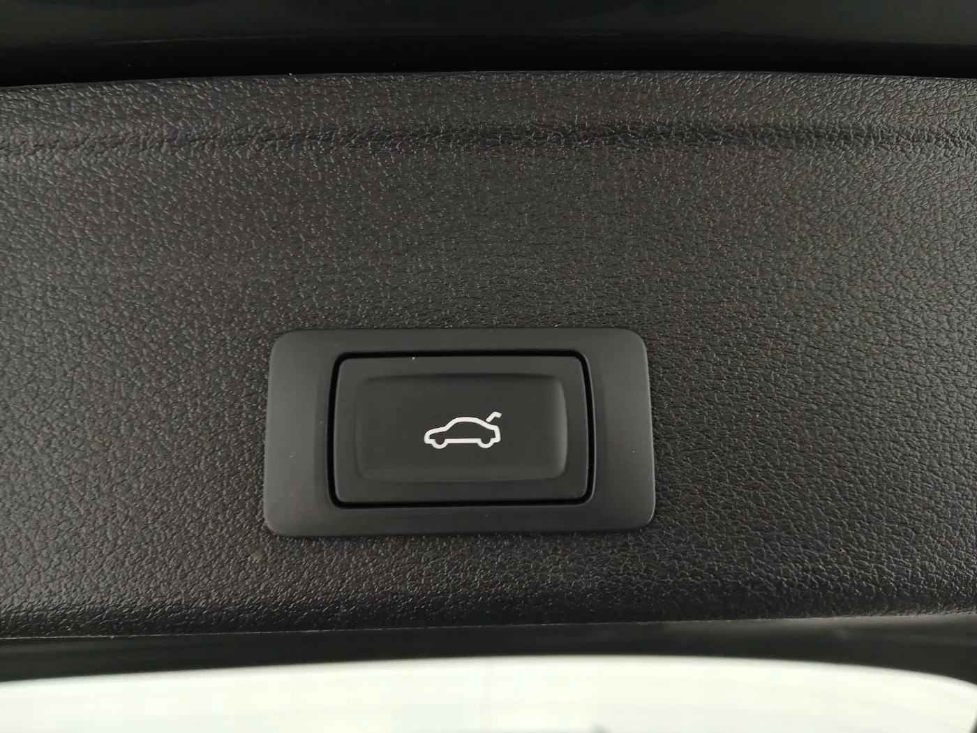 Audi A4 Avant 40 2.0 TDI quattro | Bild 26 von 27