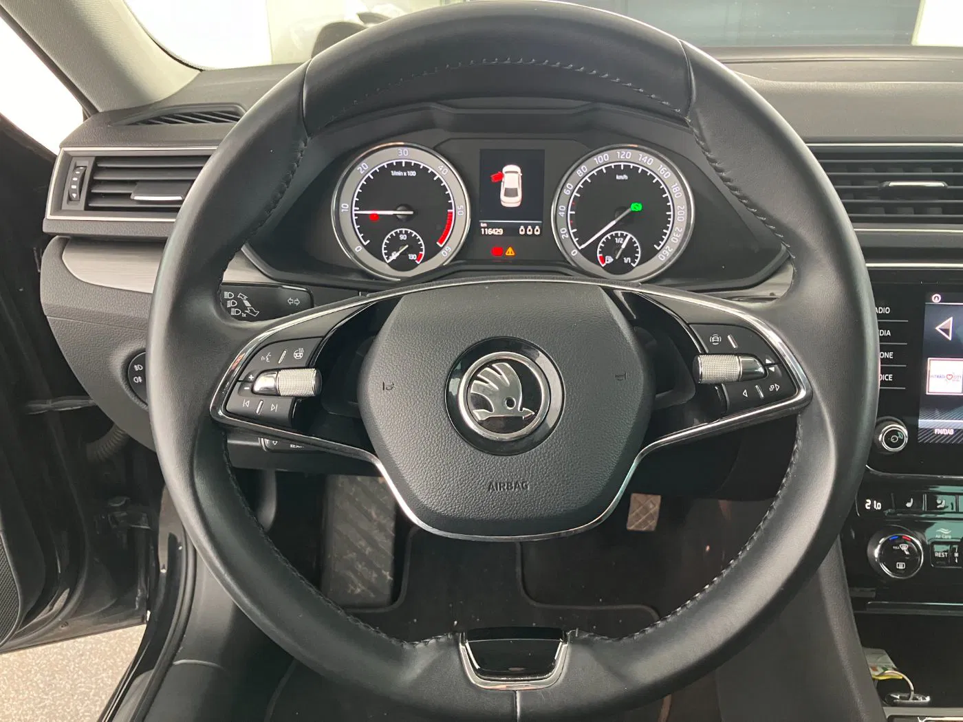 Skoda Superb 2.0 TDI Amb. DSG | Bild 8 von 26