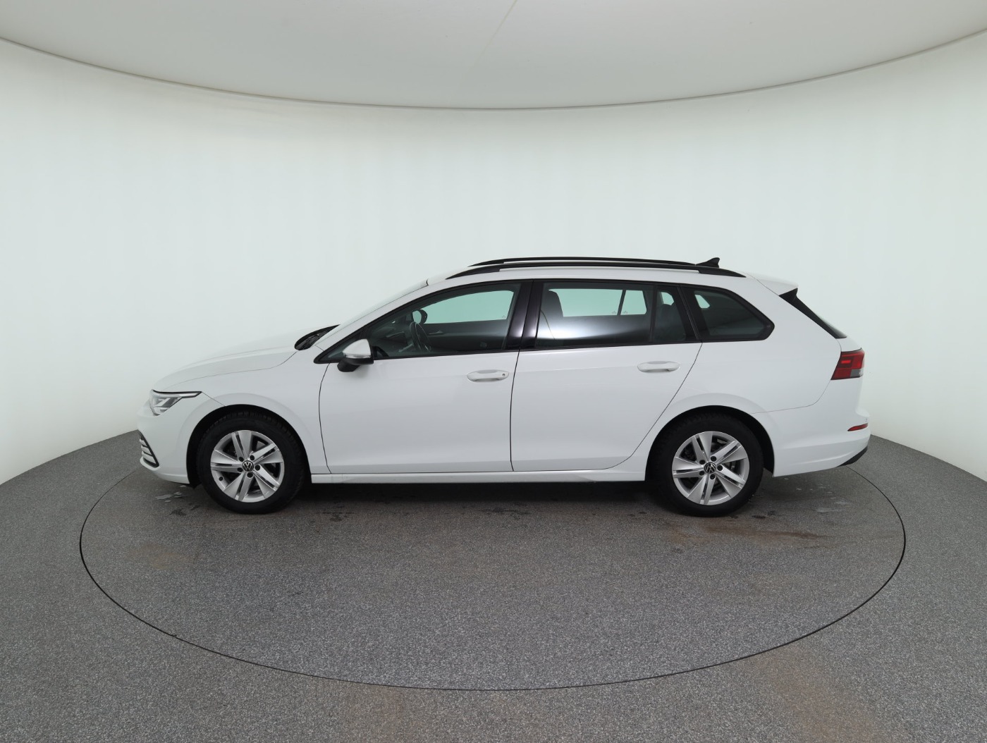 VW Golf VIII Variant 1.0 eTSI Life | Bild 9 von 26